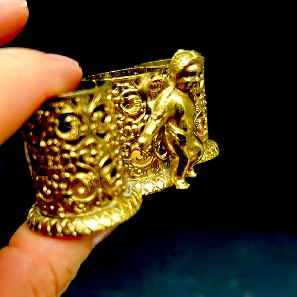 Mid Century gold-tone ornate metal with cherub 3 slot lipstick holder - Picture 4 of 6